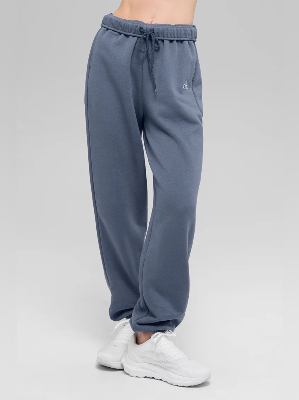 ALO YOGA | ✨NEW✨ Accolade Sweatpant in Bluestone - Picture 4 of 5